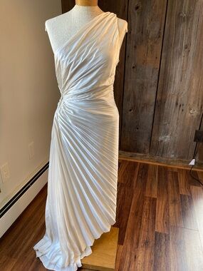 Vici cream one shoulder pleated maxi asymmetrical dress w side keyhole Sz S